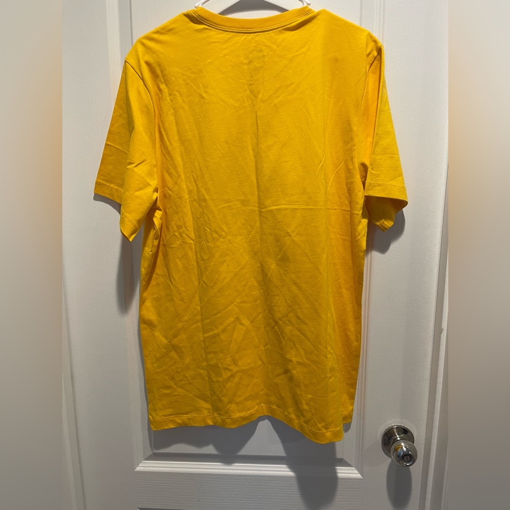 Nike Yellow Short Sleeve Tee with Graphic Design - Picture 3 of 3